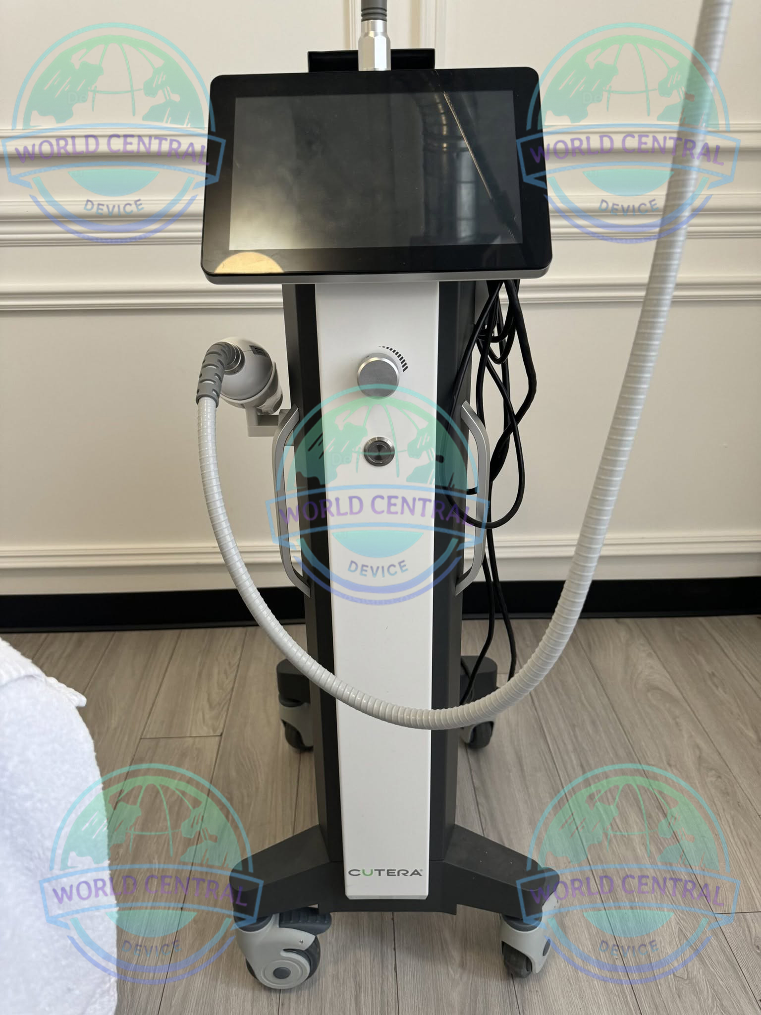 2022 Cutera Secret RF System 2022 Cutera Secret RF microneedling system for skin rejuvenation and collagen stimulation
