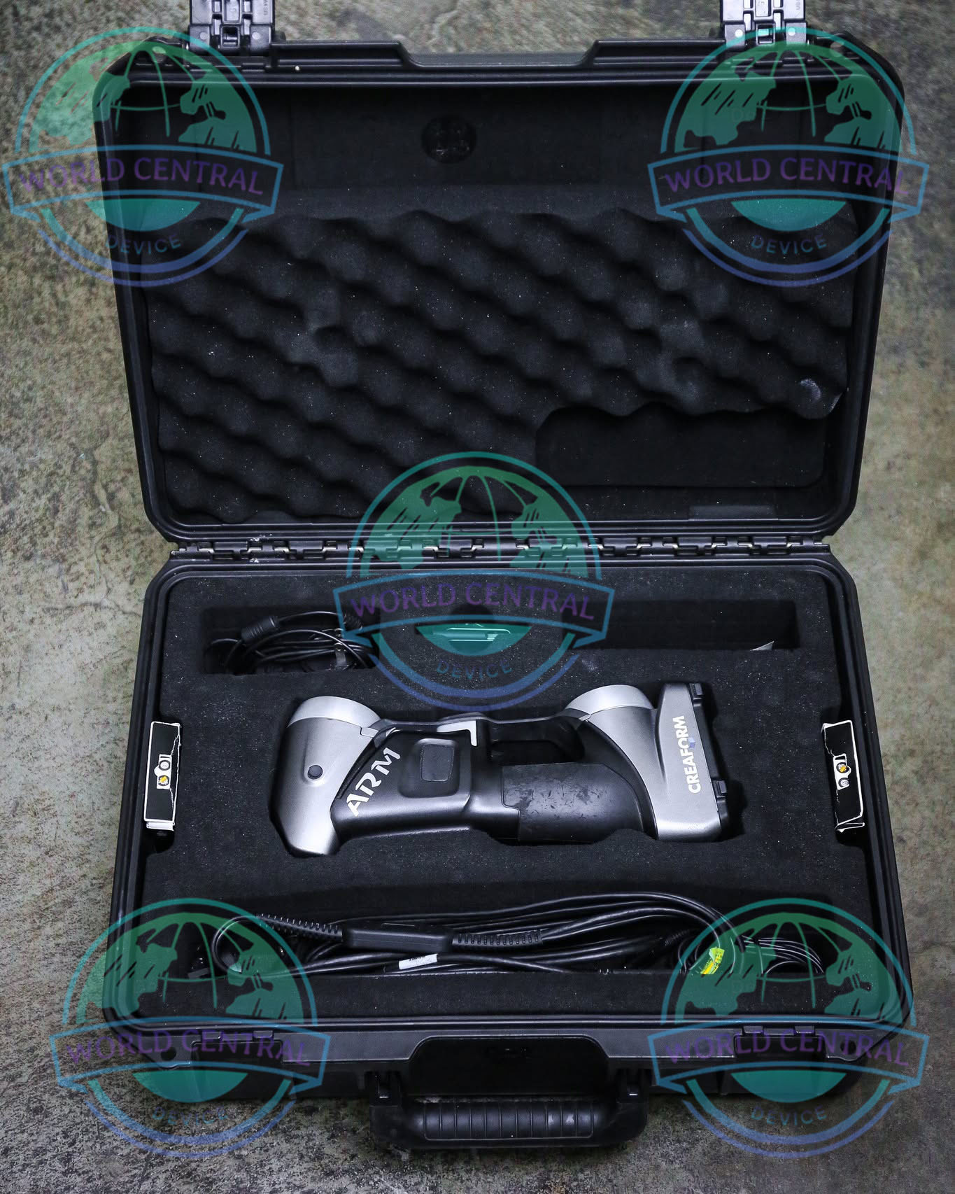 Complete HandySCAN 700 Package Portable Creaform HandySCAN 700 3D scanner with carrying case and accessories