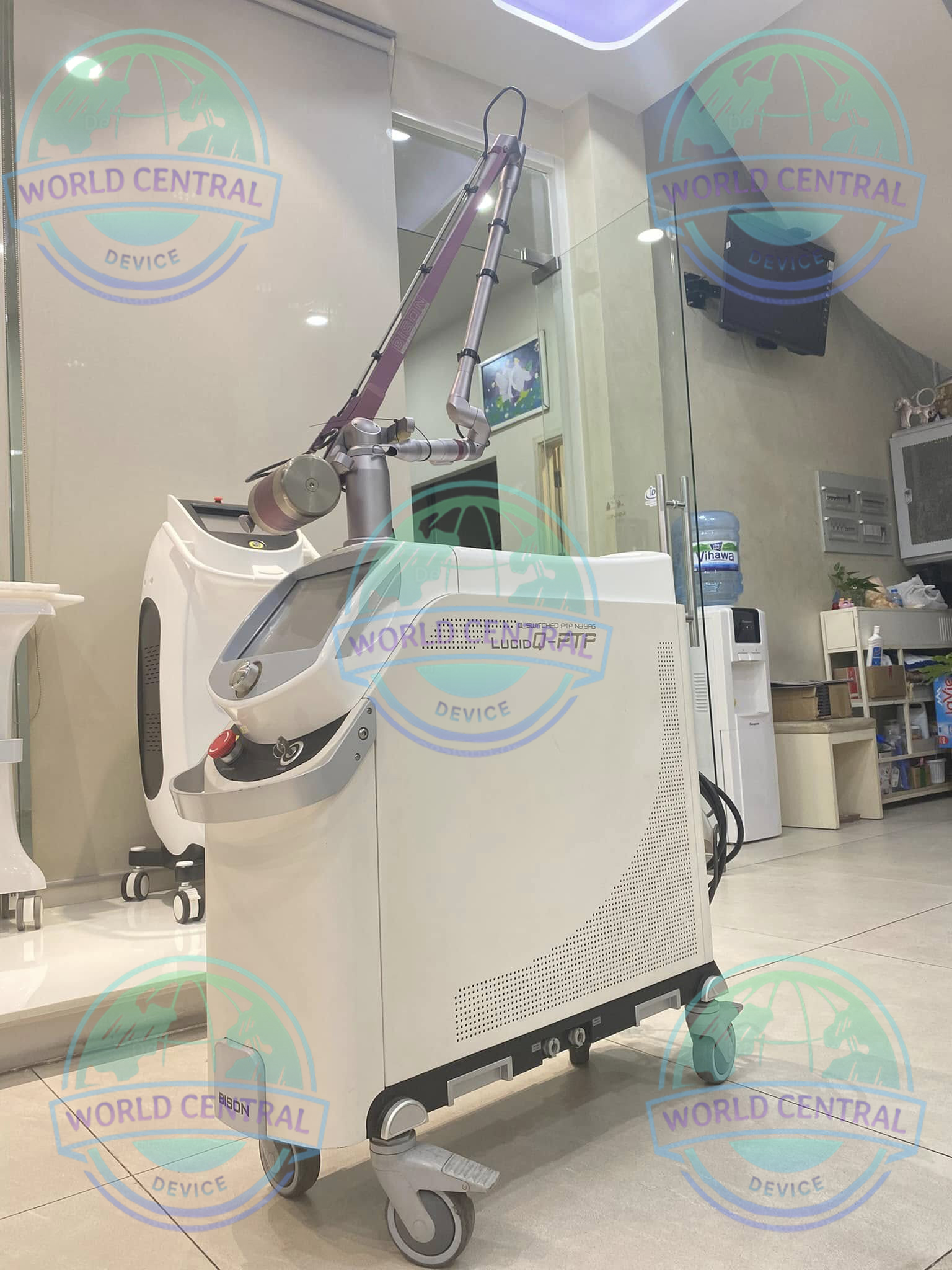 Pigmentation Treatment with Bison Lucid Q-PTP Physician performing facial pigmentation treatment using Bison Lucid Q-PTP laser technology.