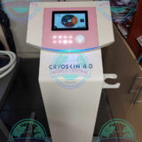 CryoSkin 4.0 slimming treatment on abdomen for non-invasive body contouring
