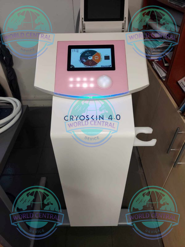 CryoSkin 4.0 Fat Reduction Treatment CryoSkin 4.0 slimming treatment on abdomen for non-invasive body contouring