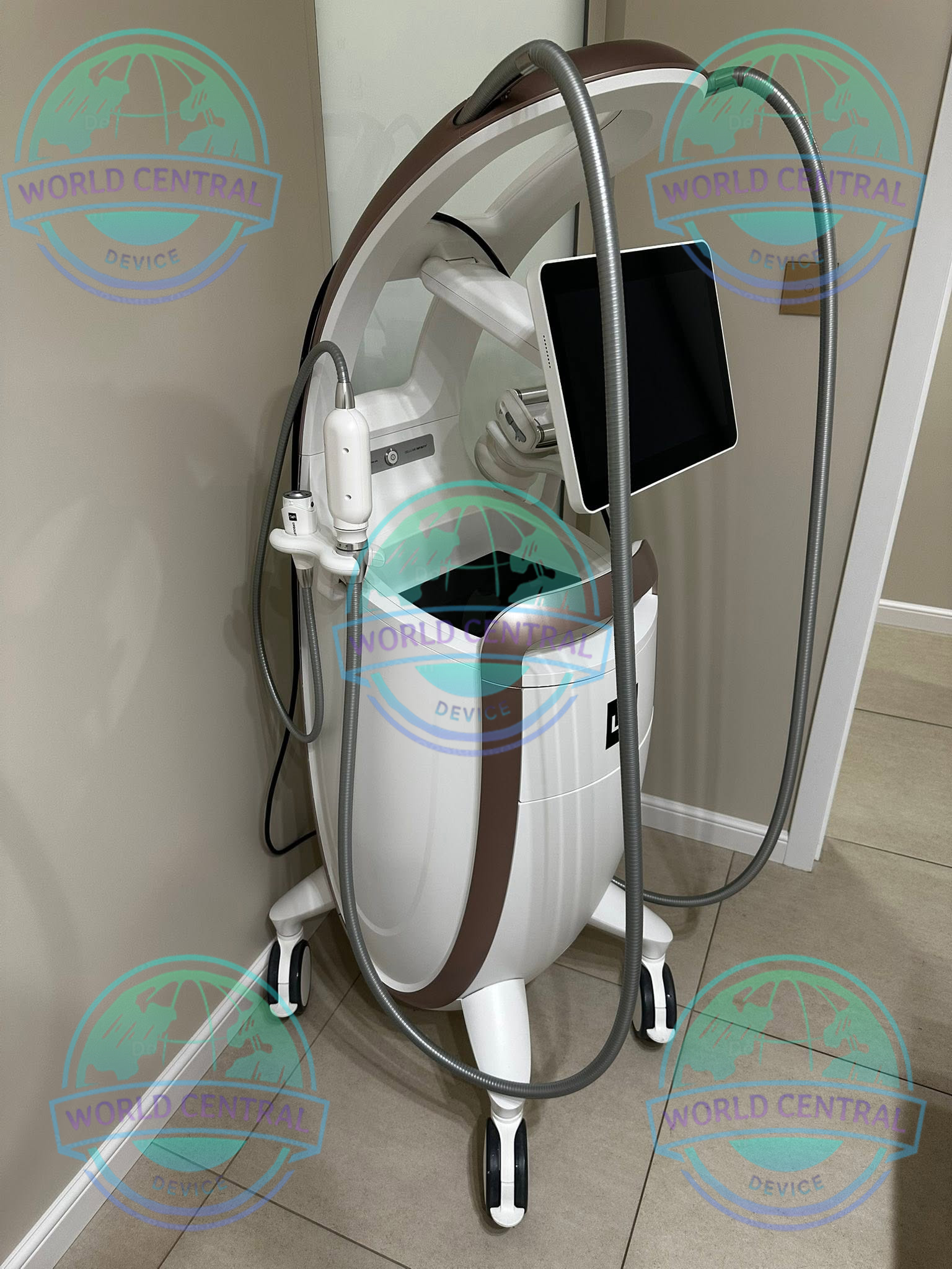 Infinity Smart Treatment Technology LPG Cellu M6 Infinity touchscreen interface and professional treatment handpiece