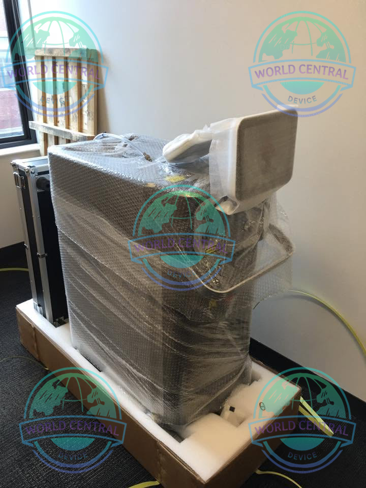 Non-Invasive Body Contouring Technology Bison Accento Dual Technology System body contouring treatment on abdomen and waist area.