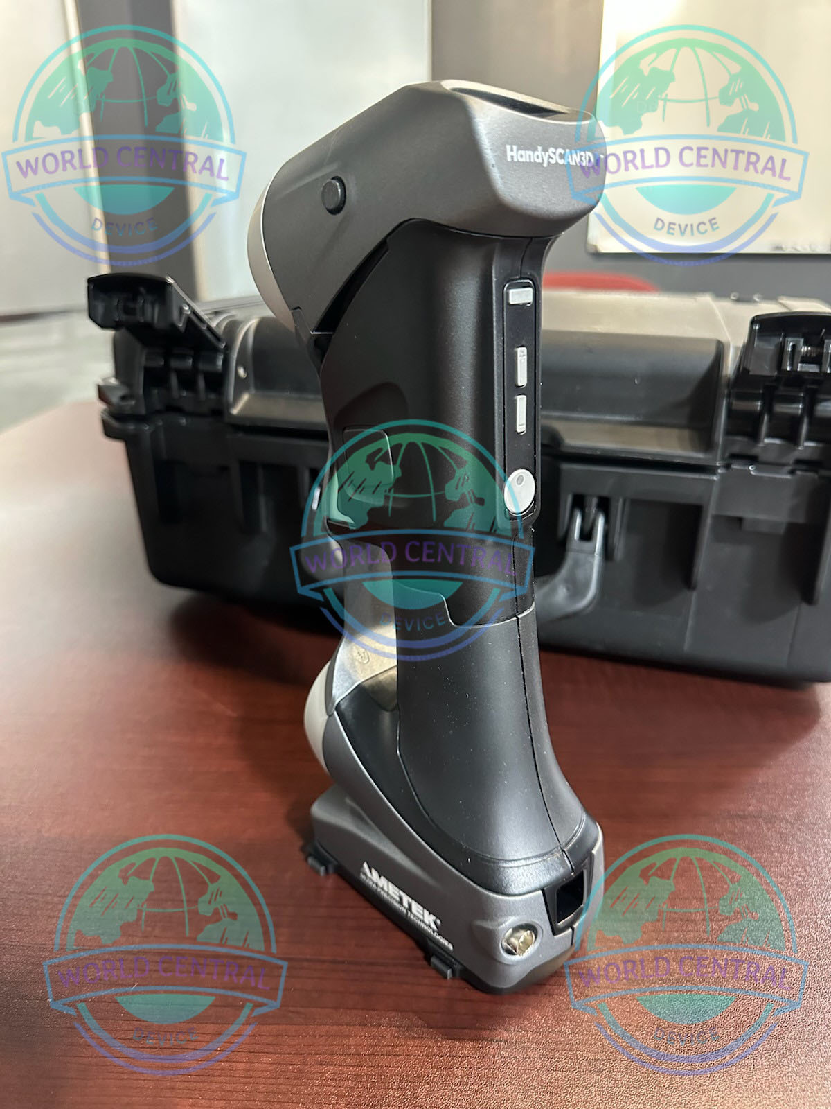 Industrial Inspection with HandySCAN 700 Engineer scanning automotive component using Creaform HandySCAN 700