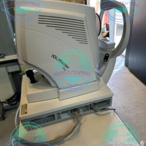 Patient undergoing eye measurement with ZEISS IOLMaster 700