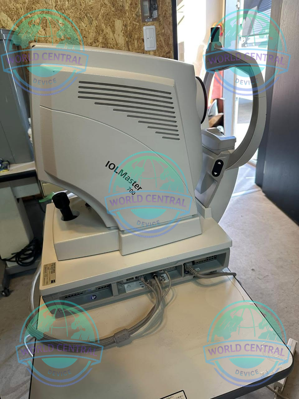 Non-Contact Eye Biometry Examination Patient undergoing eye measurement with ZEISS IOLMaster 700