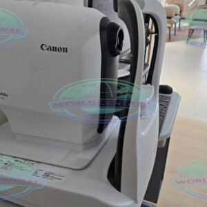Ophthalmologist using Canon Xephilio OCT-R1 retinal imaging device
