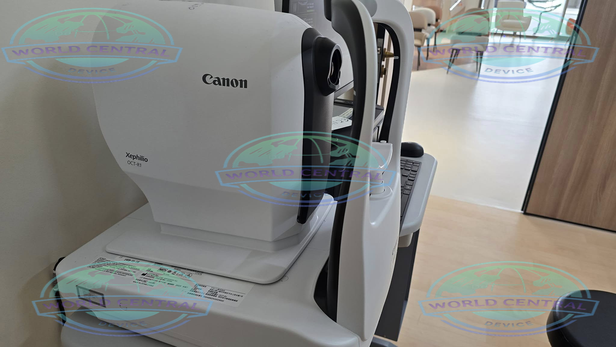 Comprehensive Retinal Examination with Canon Xephilio OCT-R1 Ophthalmologist using Canon Xephilio OCT-R1 retinal imaging device